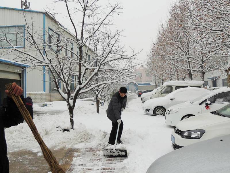 就地取材自制除雪工具