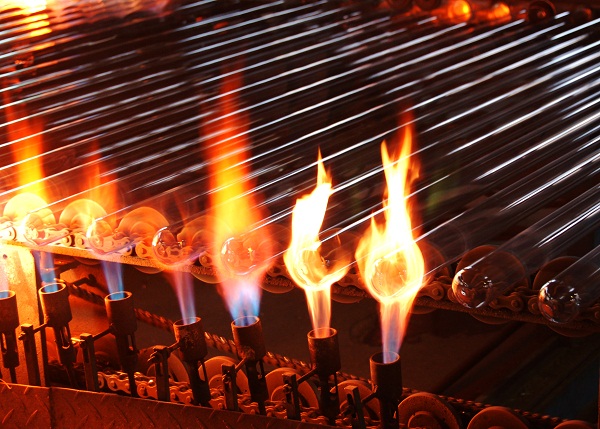 龙光天旭太阳能为员工发放降暑物品并提高部分岗位工资