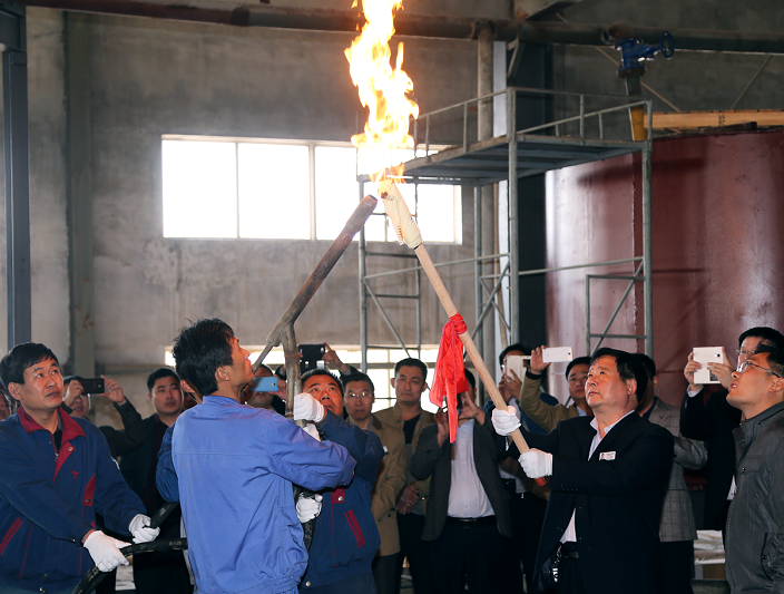 山东龙光天旭太阳能有限公司举行9号窑炉点火庆典仪式