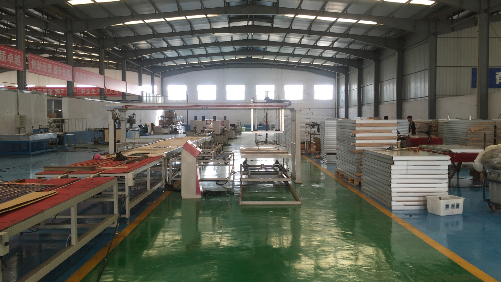 天旭太阳能平板集热器生产线进行全面升级改造