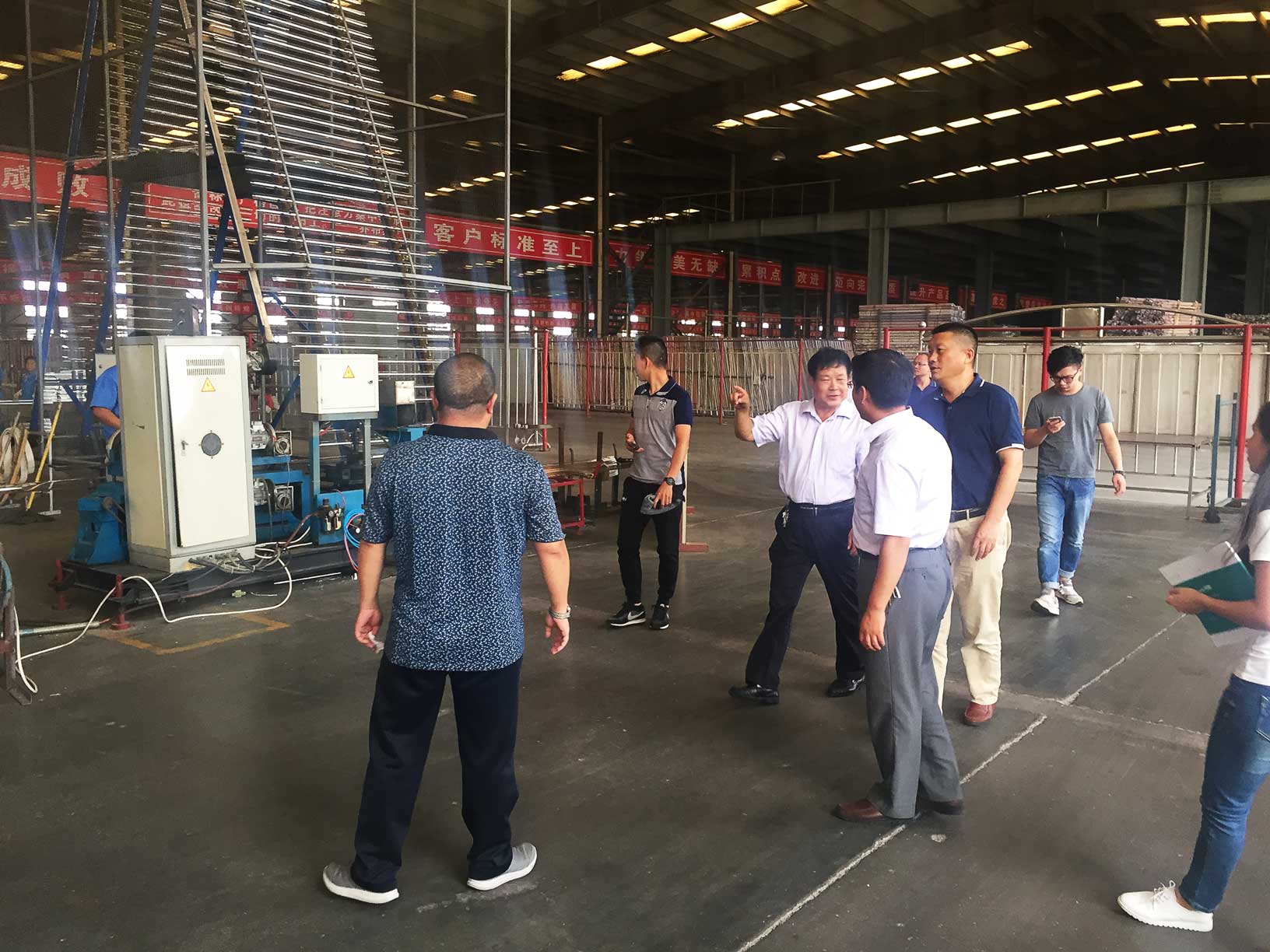 碧桂园集团领导莅临山东龙光天旭太阳能有限公司参观