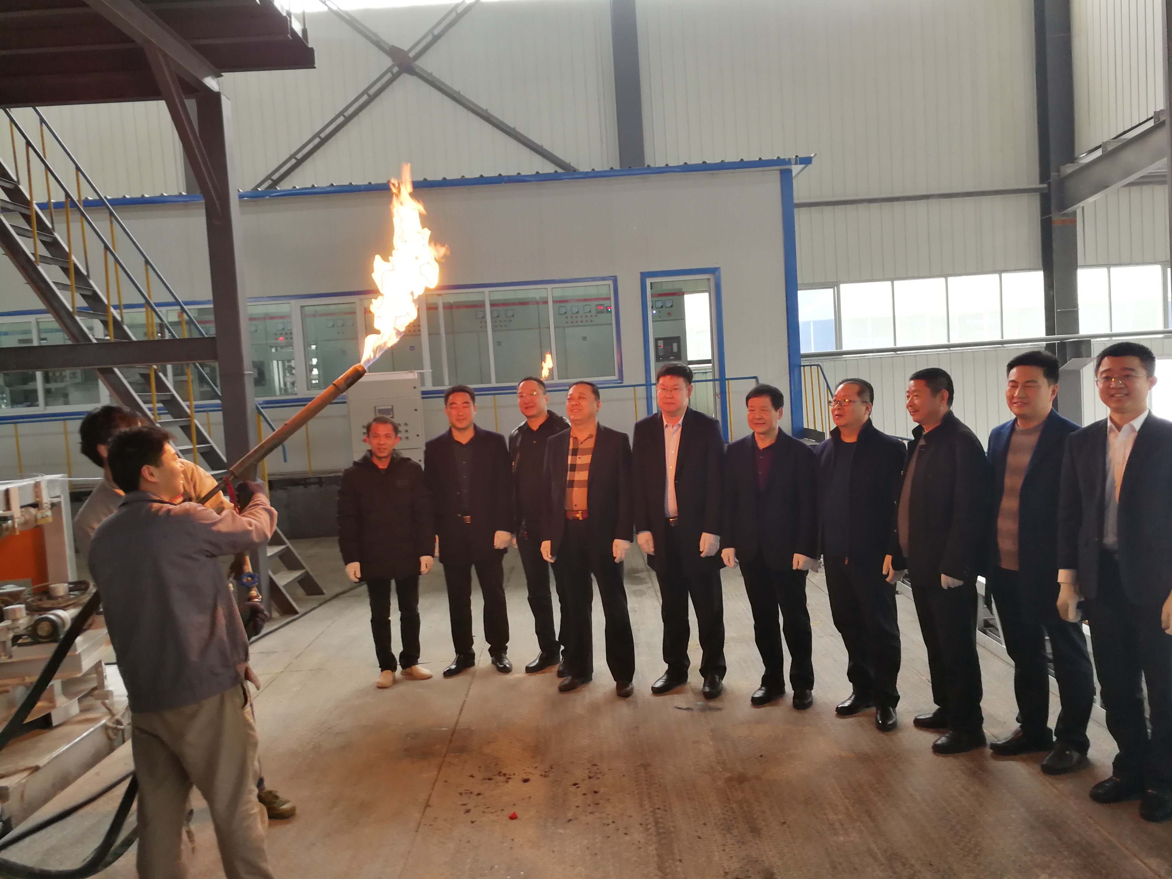 砥砺前行始如初，再接再厉续辉煌——山东硼硅玻璃制品有限公司日产35吨高硼硅玻璃全自动电熔窑炉2号炉顺利点火成功