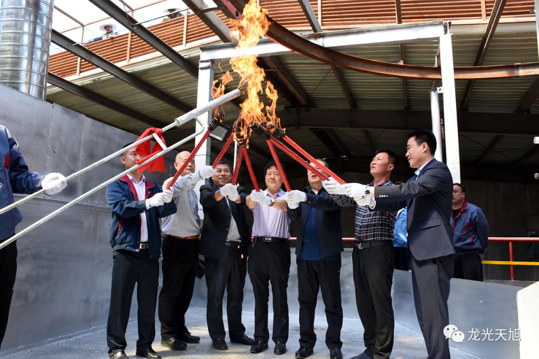 天旭精品工艺管窑炉7号炉暨“融窗太阳能集热管”用精品大管生产线顺利点火投产