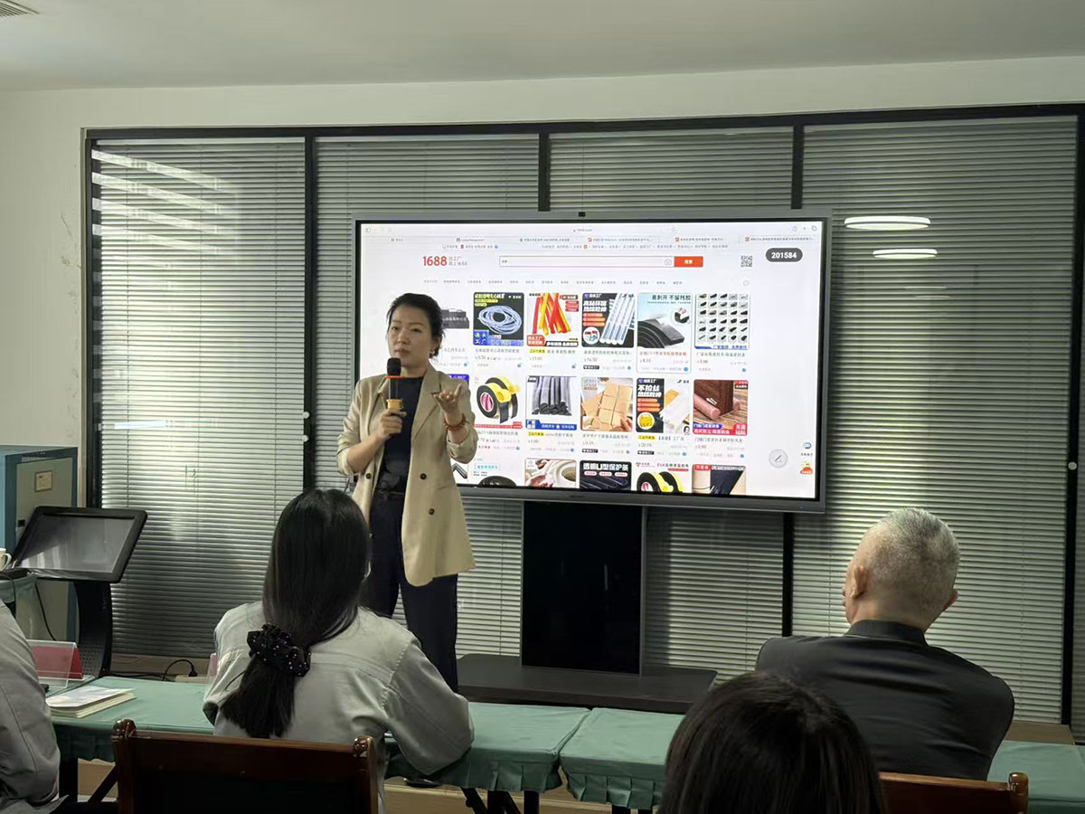 Empower new development in foreign trade! Mr. Zhang shares his insights with Mr. Rui Xing and Mr. Dou summarizes and improves efficiency